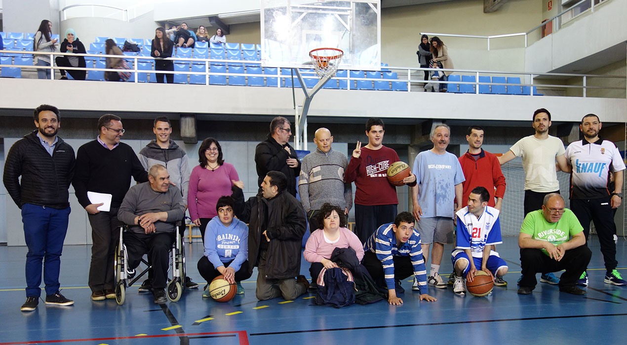 Dos berguedans impulsen el primer equip de bàsquet de la comarca per a persones dependents