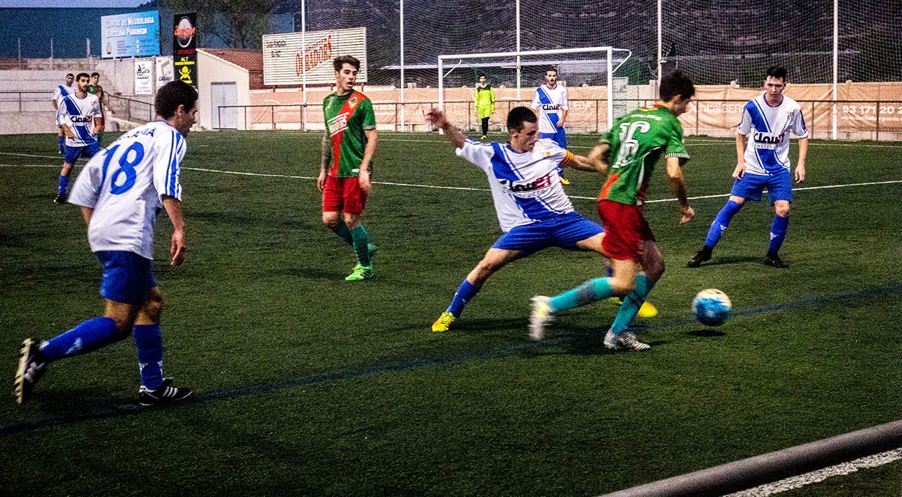 Un solitari gol d’Arnau Pons dóna el primer derbi de Tercera Catalana a l’Avià B (0-1)